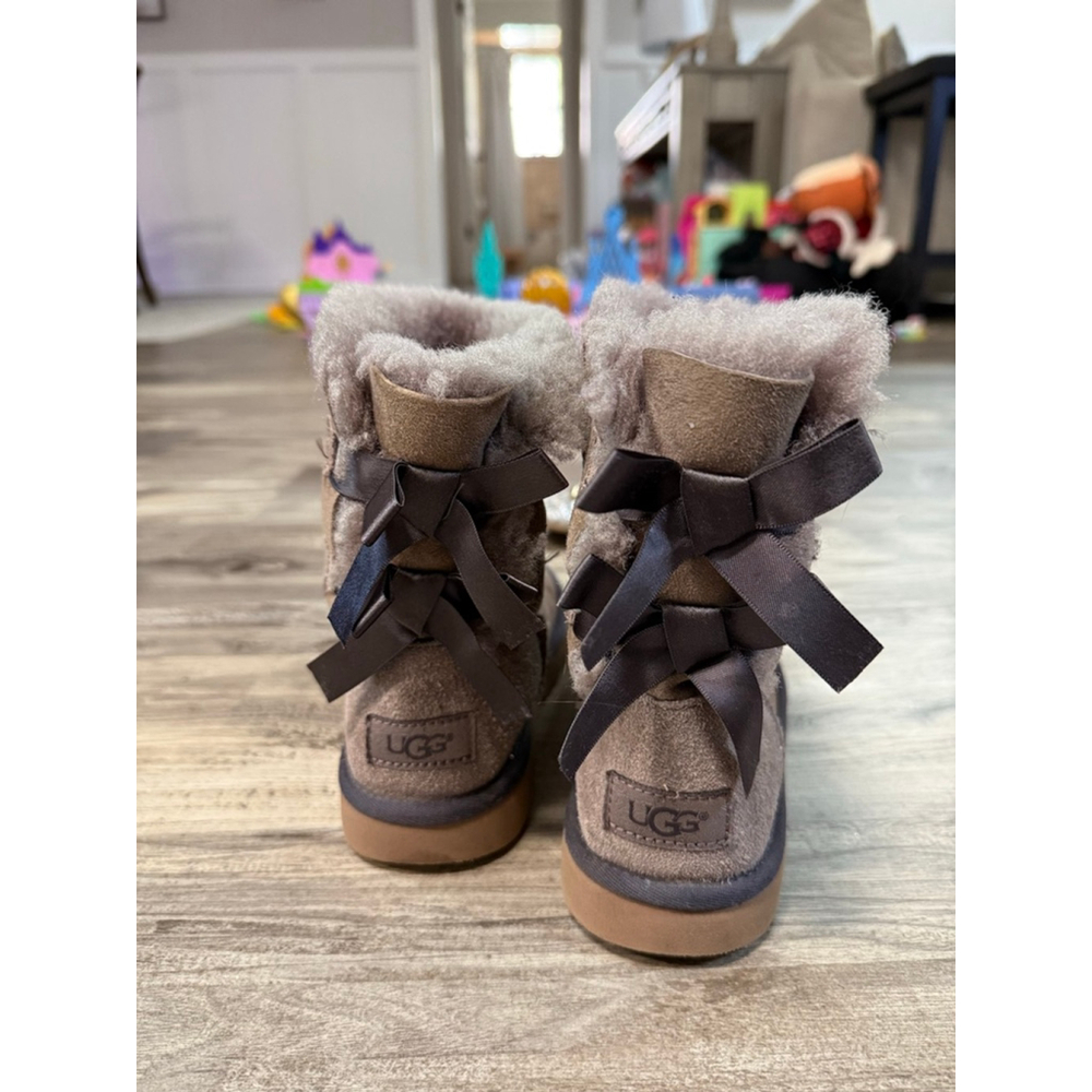 UGG Kids Bailey Bow II Boots Size 2 – Authentic – Excellent Condition - Picture 2 of 4